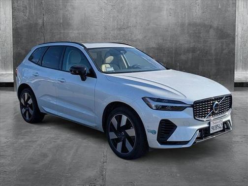 2024 Volvo XC60 Recharge Plug-In Hybrid T8 Plus Dark Theme