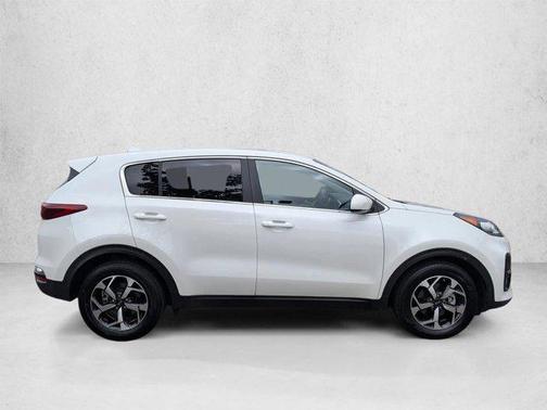 Snow White Pearl 2022 Kia Sportage LX