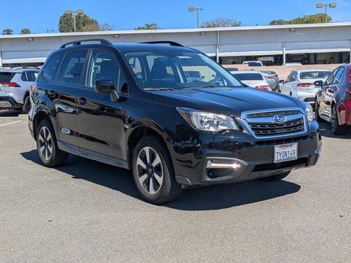 Crystal Black Silica 2017 Subaru Forester 2.5i Premium