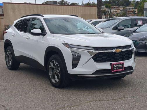2025 Chevrolet Trax LT