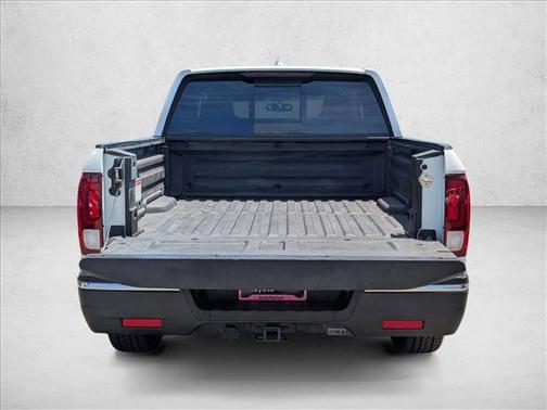 White 2019 Honda Ridgeline RTL