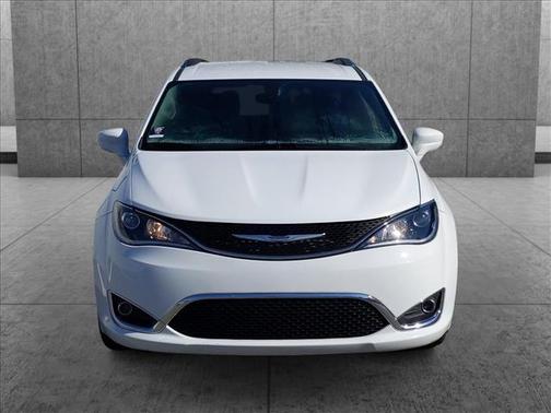 Photo 2 of 25 of 2020 Chrysler Pacifica Touring-L