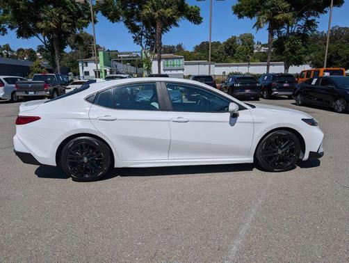 Ice Cap 2025 Toyota Camry SE