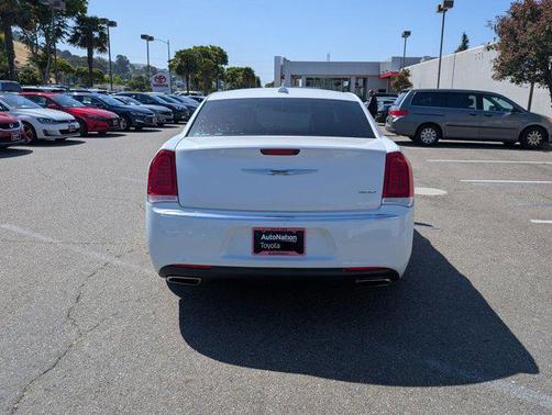 2017 Chrysler 300 Limited