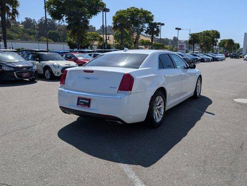 2017 Chrysler 300 Limited