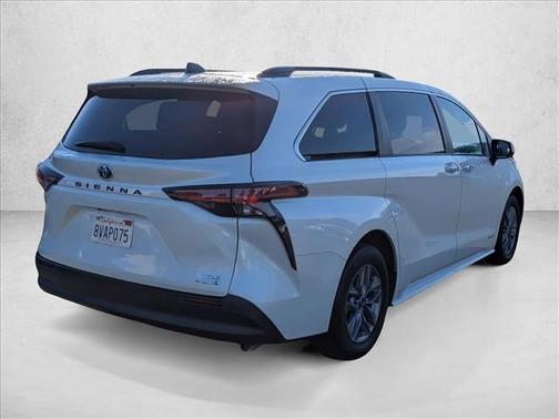 2021 Toyota Sienna XLE 8 Passenger