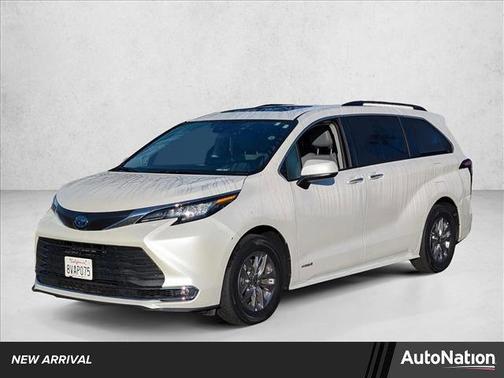 2021 Toyota Sienna XLE 8 Passenger