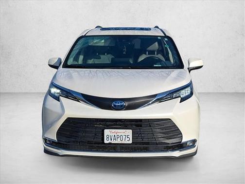 2021 Toyota Sienna XLE 8 Passenger