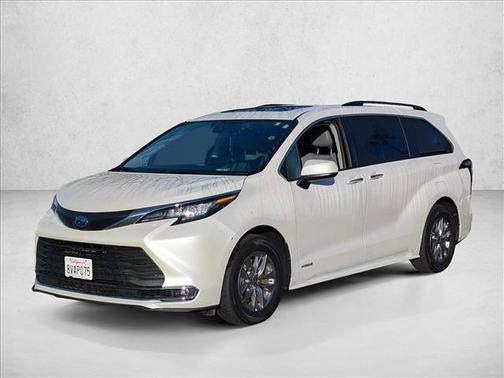 2021 Toyota Sienna XLE 8 Passenger