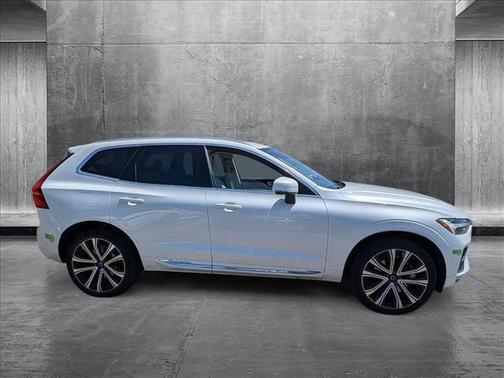 2023 Volvo XC60 Recharge Plug-In Hybrid T8 Ultimate Bright Theme