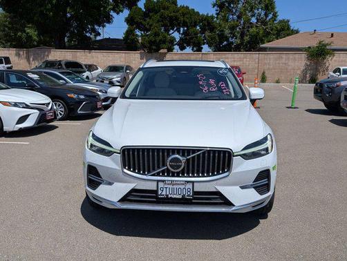 2023 Volvo XC60 Recharge Plug-In Hybrid T8 Ultimate Bright Theme
