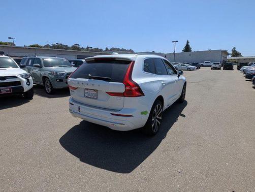 2023 Volvo XC60 Recharge Plug-In Hybrid T8 Ultimate Bright Theme