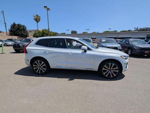 2023 Volvo XC60 Recharge Plug-In Hybrid T8 Ultimate Bright Theme