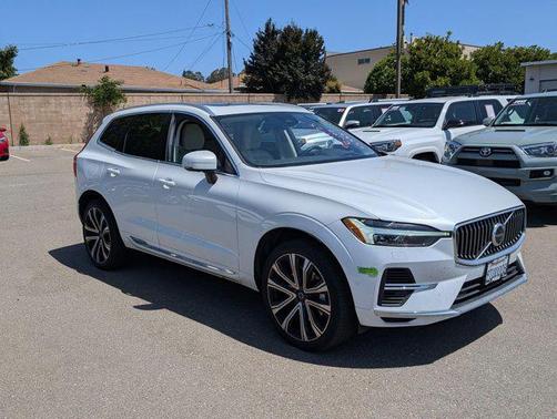 2023 Volvo XC60 Recharge Plug-In Hybrid T8 Ultimate Bright Theme