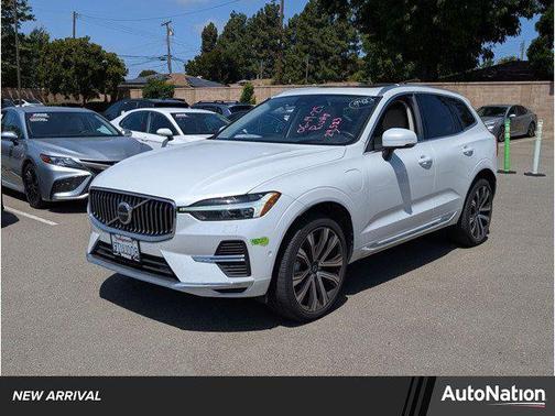 2023 Volvo XC60 Recharge Plug-In Hybrid T8 Ultimate Bright Theme