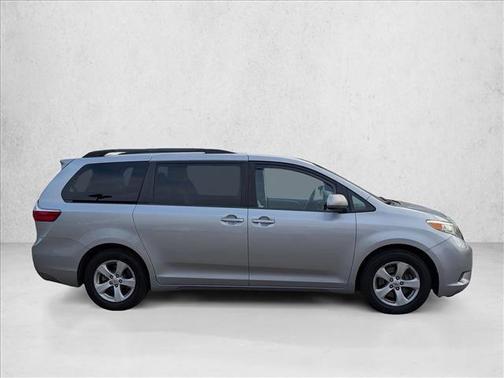 2017 Toyota Sienna LE