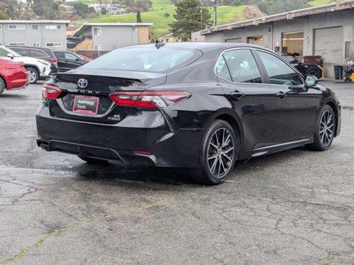 2022 Toyota Camry SE