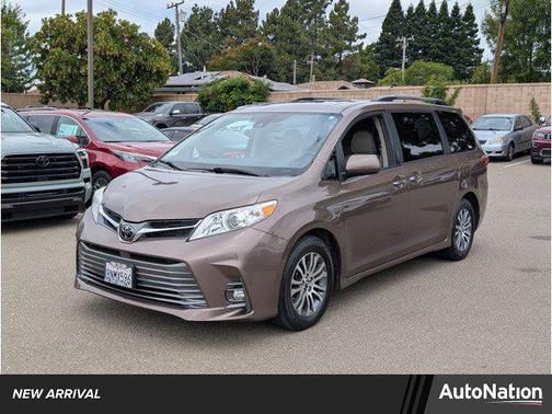 2020 Toyota Sienna XLE