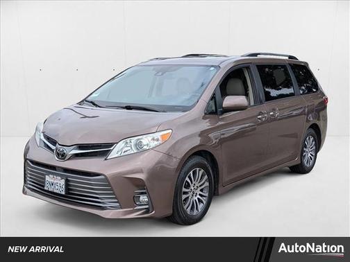 2020 Toyota Sienna XLE