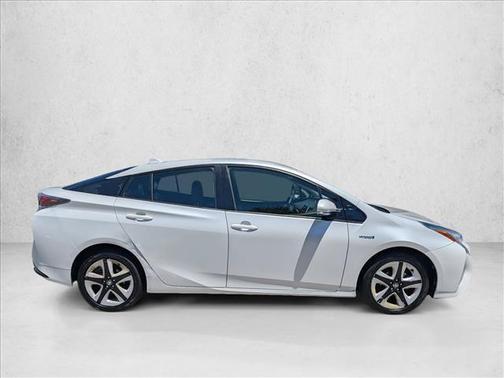 Blizzard Pearl 2016 Toyota Prius Three Touring