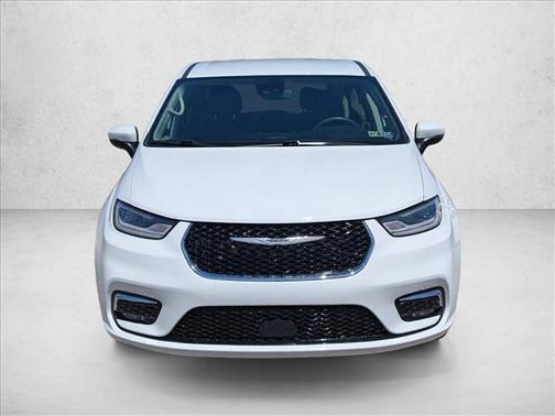 Bright White Clearcoat 2023 Chrysler Pacifica Touring L