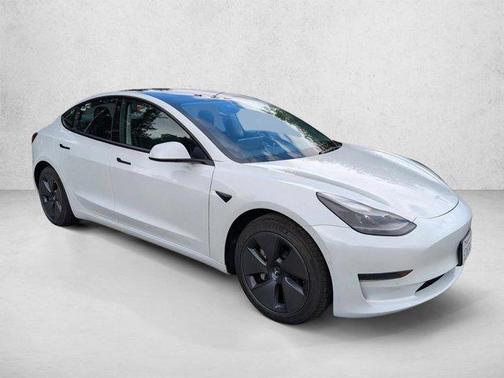 Pearl White Multi-Coat 2022 Tesla Model 3 Standard Range