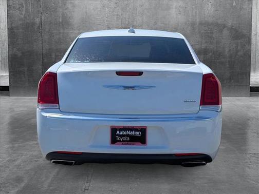 2017 Chrysler 300 Limited