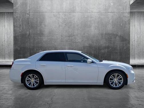 2017 Chrysler 300 Limited