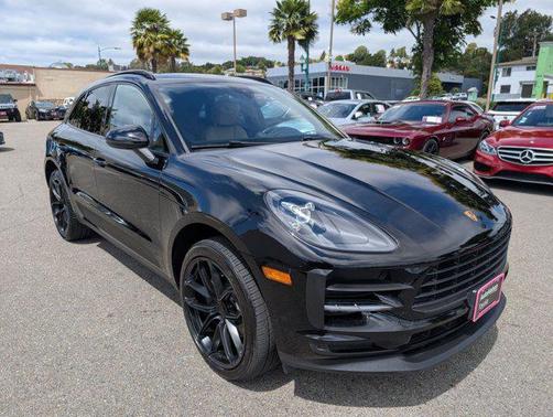 Jet Black Metallic 2020 Porsche Macan Macan