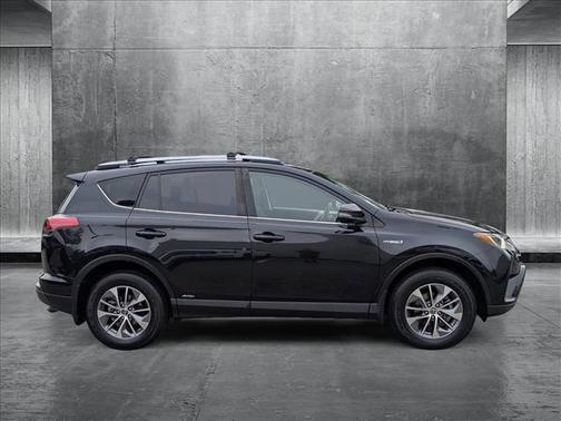 2017 Toyota RAV4 Hybrid XLE