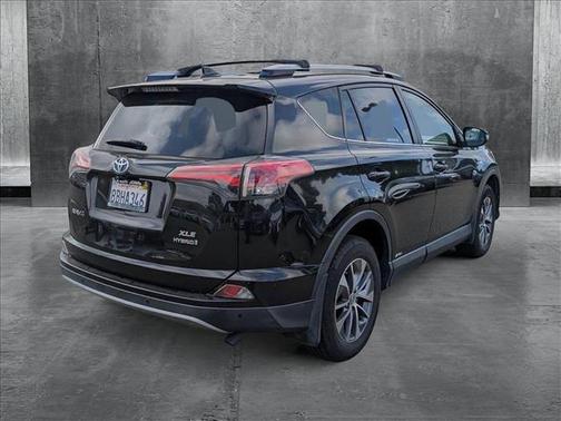 2017 Toyota RAV4 Hybrid XLE