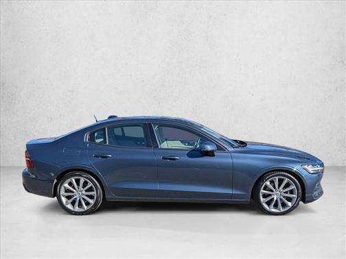 2020 Volvo S60 T5 Momentum