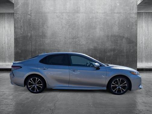 2019 Toyota Camry Hybrid SE