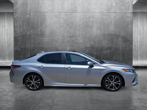 2019 Toyota Camry Hybrid SE