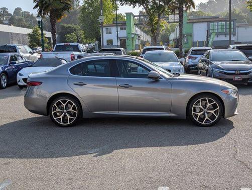 2017 Alfa Romeo Giulia Ti