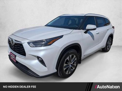 Wind Chill Pearl 2026 Toyota Highlander Hybrid XLE