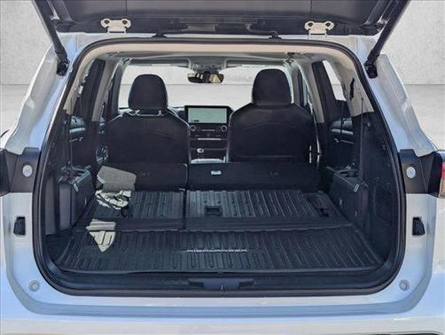 Wind Chill Pearl 2026 Toyota Highlander Hybrid XLE
