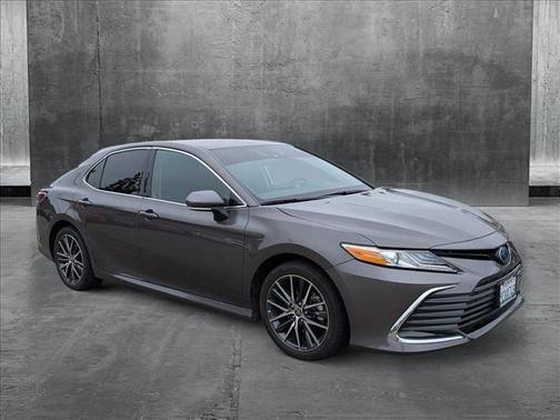 2023 Toyota Camry Hybrid XLE