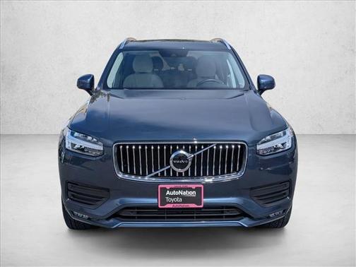 Silver/Gray 2022 Volvo XC90 T5 Momentum