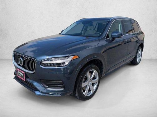 Silver/Gray 2022 Volvo XC90 T5 Momentum