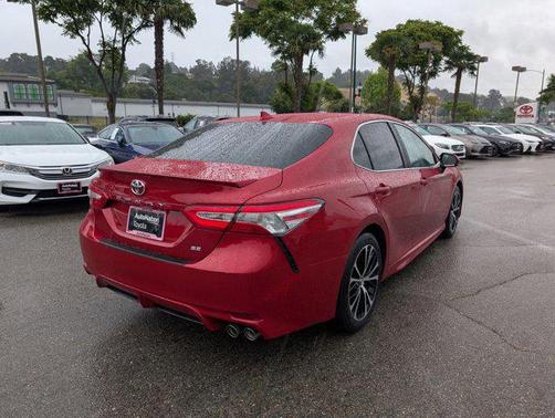 2020 Toyota Camry SE