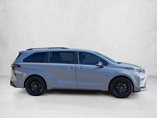 2024 Toyota Sienna XSE 7 Passenger