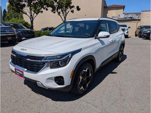 Snow White Pearl 2025 Kia Seltos S