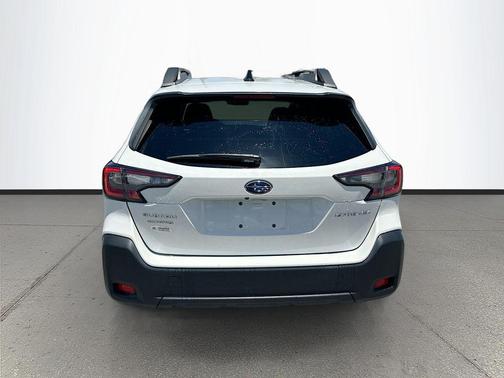 Crystal White Pearl 2024 Subaru Outback Premium