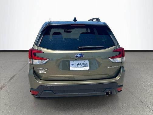 Green Metallic 2024 Subaru Forester Limited