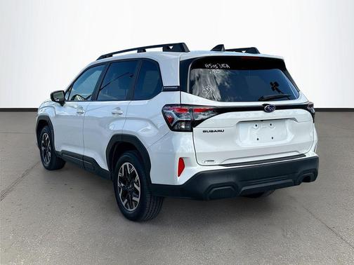 Crystal White Pearl 2025 Subaru Forester Premium