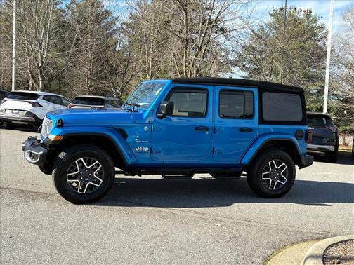 2024 Jeep Wrangler 4-Door Sahara 4x4