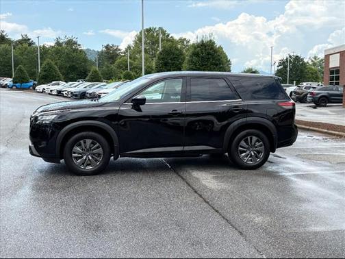 2023 Nissan Pathfinder S 4WD