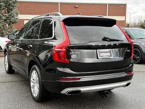 2016 Volvo XC90 T6 Momentum