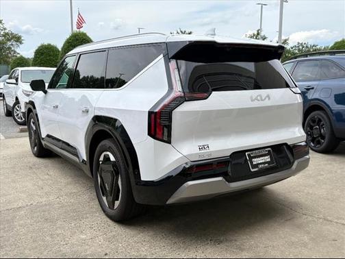 2025 Kia EV9 Land